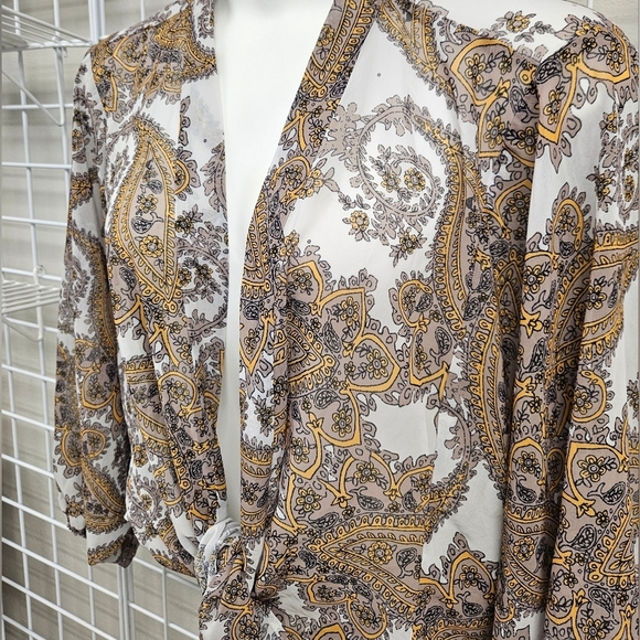 ANDTHEWHY Front Tie Knot Oversized Print Top - Picture 3 of 8